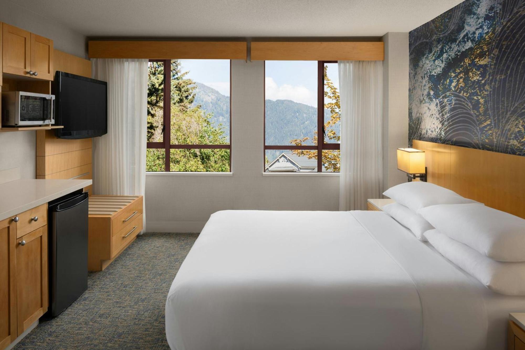 Delta Hotels By Marriott Whistler Village Suites Exterior photo