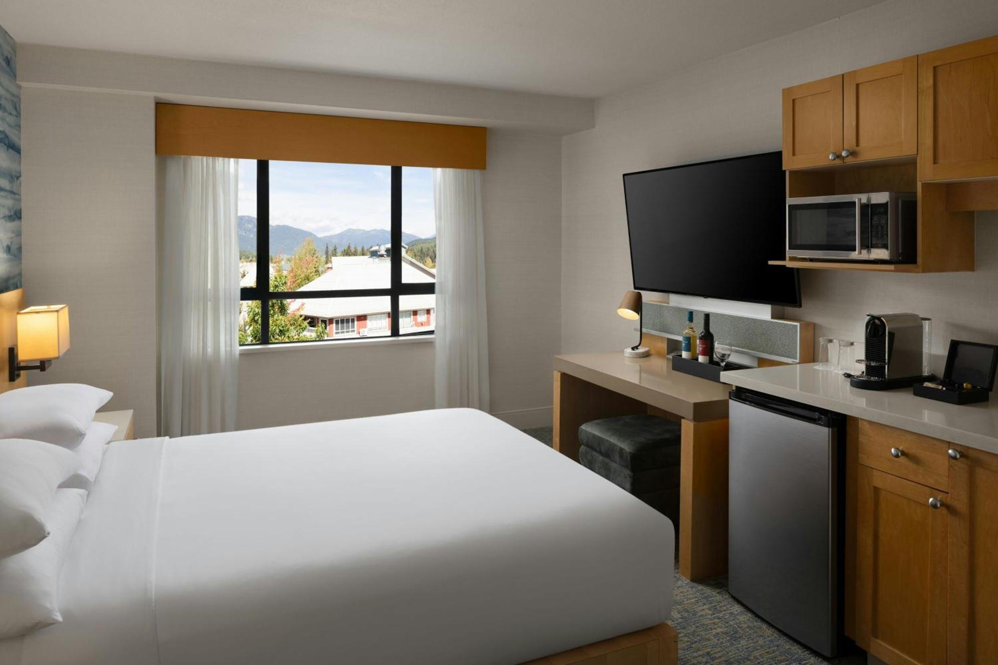 Delta Hotels By Marriott Whistler Village Suites Exterior photo